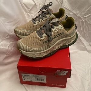 New Balance Fresh Foam X More Trail v3 Men size 7.5 WIDE/ women size 9 wide